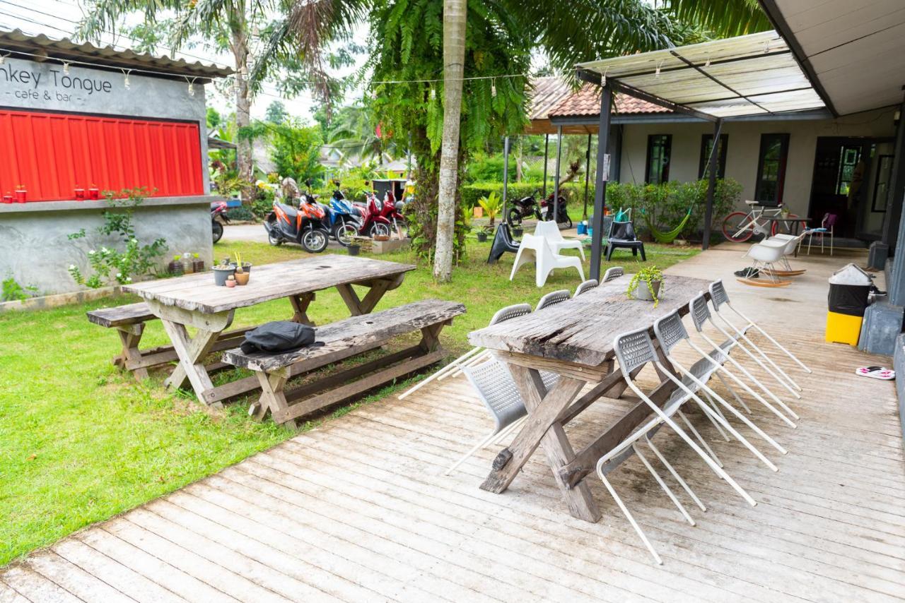 Monkey Dive Hostel Khaolak Khao Lak Bagian luar foto